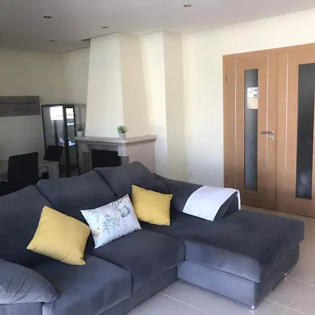 Gardens Village Penthouse Pool Flat * アルマカオ・デ・ペラ